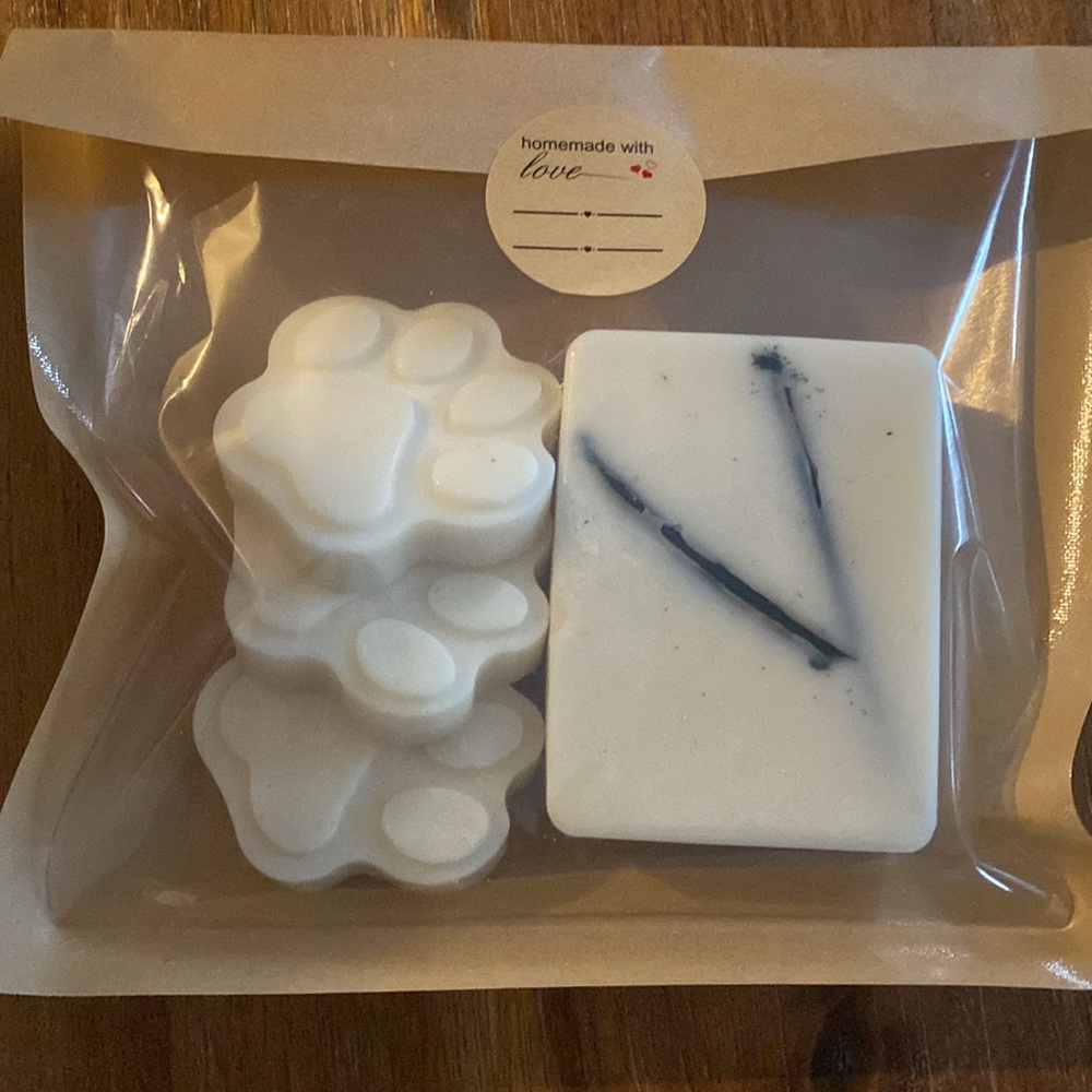 Money wax melts. Guaranteed anywhere from $2 to $500 in each melt.